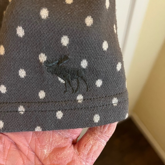 Abercrombie & Fitch Charcoal Polka Dot Top - Picture 4 of 11